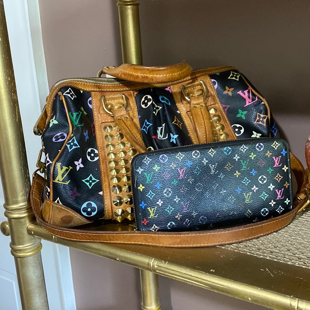 Louis Vuitton bag, coordinating wallet is available separately for purchase.